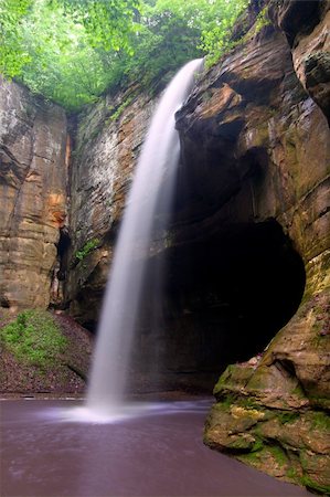 Surging waterfall crashes into Tonti Canyon on a spring day at Starved Rock State Park. Stock Photo - Budget Royalty-Free & Subscription, Code: 400-04924394