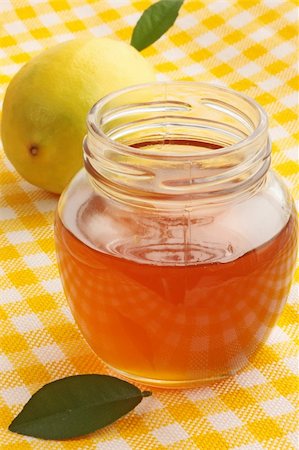 simsearch:400-05135233,k - jar of fresh honey with the lemon Foto de stock - Super Valor sin royalties y Suscripción, Código: 400-04925611