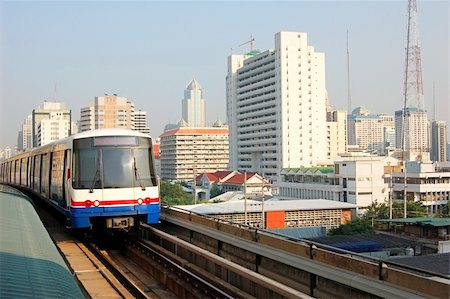 Bangkok skytrain approaching the downtown Siam station Stock Photo - Budget Royalty-Free & Subscription, Code: 400-04934172