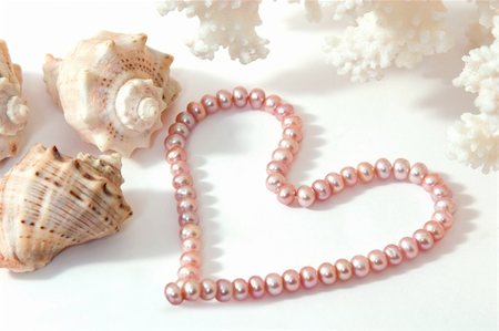 staghorn coral - Heart-shaped pearl beads with corals and shells on white background Stock Photo - Budget Royalty-Free & Subscription, Code: 400-04937862