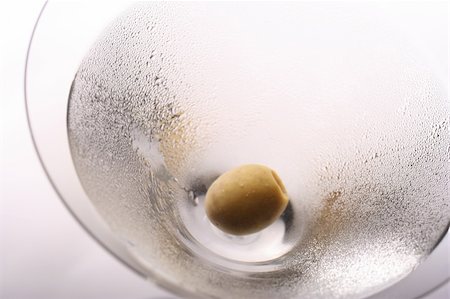 simsearch:400-03965729,k - martini glass with olive Stock Photo - Budget Royalty-Free & Subscription, Code: 400-04933608