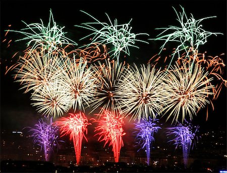 simsearch:400-04882938,k - Colorful fireworks display. Stock Photo - Budget Royalty-Free & Subscription, Code: 400-04933798