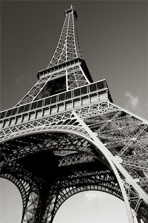 simsearch:400-04974897,k - The Eiffel Tower in Paris, France. Stock Photo - Budget Royalty-Free & Subscription, Code: 400-04946464