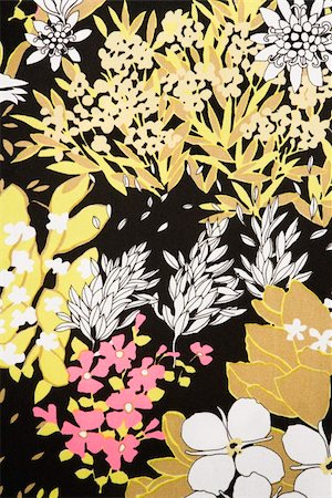 Close-up of vintage fabric with pattern of pink and golden flowers and leaves on polyester. Photographie de stock - Aubaine LD & Abonnement, Code: 400-04956286