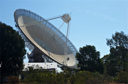 satellite communication large pictures - the huge satellite dish that is the receiver for parkes radio telescope Stock Photo - Budget Royalty-Free & Subscription, Code: 400-04957141