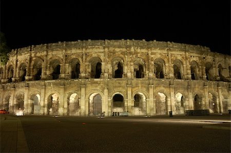 simsearch:400-05314184,k - Roman Amphitheater, Nimes, France, illuminated at night Stock Photo - Budget Royalty-Free & Subscription, Code: 400-04958367