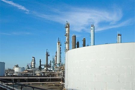 simsearch:400-05040563,k - The storage tanks at an oil refinery complex Stock Photo - Budget Royalty-Free & Subscription, Code: 400-04958506