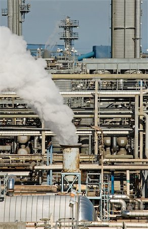 simsearch:400-05040563,k - The complex systems of an oil refinery and its operations Stock Photo - Budget Royalty-Free & Subscription, Code: 400-04958500