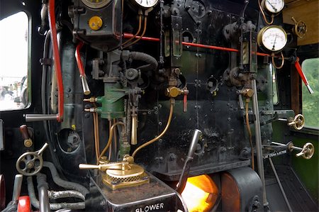 simsearch:400-04992228,k - Details of a Steam Engine Footplate and Controls and Burner Stoked ready for the off Foto de stock - Super Valor sin royalties y Suscripción, Código: 400-04959696