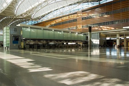 Counter and floor in San Francisco international airport Stock Photo - Budget Royalty-Free & Subscription, Code: 400-04953256