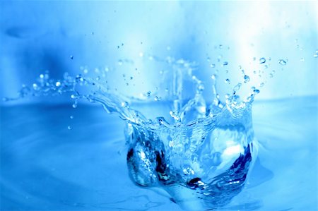 simsearch:400-05275951,k - blue water splash macro close up Stock Photo - Budget Royalty-Free & Subscription, Code: 400-04985351