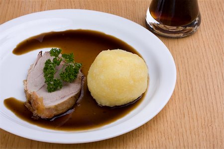 simsearch:400-04684204,k - bavarian roast pork dish with potato dumpling Photographie de stock - Aubaine LD & Abonnement, Code: 400-04987345