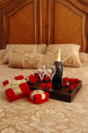 simsearch:400-05686653,k - gifts, champagne, glasses, and roses on a bed Stock Photo - Budget Royalty-Free & Subscription, Code: 400-04981727