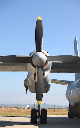 simsearch:400-04996557,k - Airplane propeller from a military transport plane Stock Photo - Budget Royalty-Free & Subscription, Code: 400-04996549