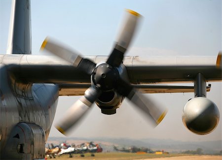 simsearch:400-04996557,k - Airplane propeller from a military transport plane Stock Photo - Budget Royalty-Free & Subscription, Code: 400-04996555