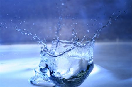 simsearch:400-05275951,k - blue water splash macro close up Stock Photo - Budget Royalty-Free & Subscription, Code: 400-04991280