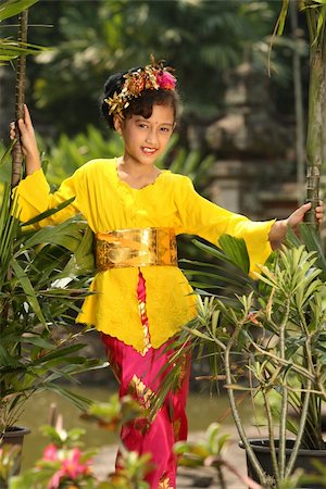 Balinese  Girl In Traditional Dress Stock Photo - Budget Royalty-Free & Subscription, Code: 400-05006648