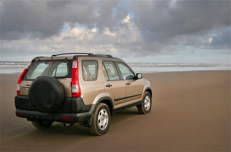 driving in car wind - An SUV on a sandy beach Stock Photo - Budget Royalty-Free & Subscription, Code: 400-05017008