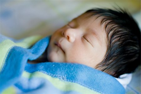 photos of black nurse with baby - newborn baby sleeping Photographie de stock - Aubaine LD & Abonnement, Code: 400-05010127