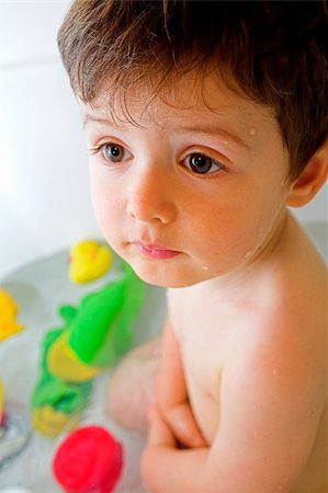 baby shot in bathtub with flash bouncing on wall Stock Photo - Budget Royalty-Free & Subscription, Code: 400-05011650