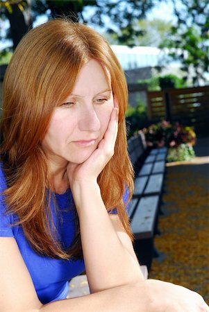 simsearch:400-04283915,k - Mature woman looking sad and depressed sitting alone on a park bench Stock Photo - Budget Royalty-Free & Subscription, Code: 400-05012642