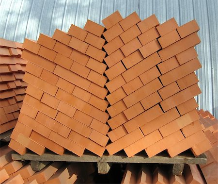 A lot of red bricks, located on a pallet Stock Photo - Budget Royalty-Free & Subscription, Code: 400-05012901