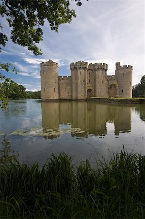 Bodiam Castle and moat Stock Photo - Budget Royalty-Free & Subscription, Code: 400-05026483