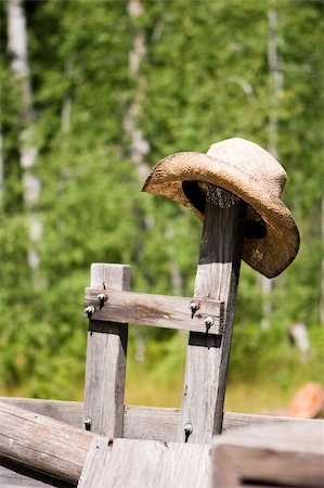 rodeo wagon - A straw cowboy hat resting on an old wooden post on an old kitchen wagon. Stock Photo - Budget Royalty-Free & Subscription, Code: 400-05028393