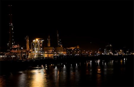 simsearch:400-05908531,k - Nightshot of a refinery in Pernis, near Rotterdam, Holland Stock Photo - Budget Royalty-Free & Subscription, Code: 400-05022511