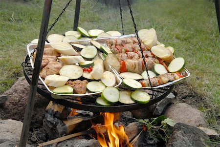 simsearch:400-04587885,k - Neck shoulder, onion, garlic, potatoes and chicken on grill Stock Photo - Budget Royalty-Free & Subscription, Code: 400-05023688