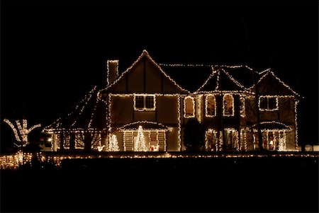 Impressive home decorated for Christmas, Los Altos, California Stock Photo - Budget Royalty-Free & Subscription, Code: 400-05023860