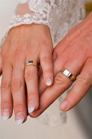 simsearch:400-04636190,k - two hands with wedding rings on them Stock Photo - Budget Royalty-Free & Subscription, Code: 400-05032323