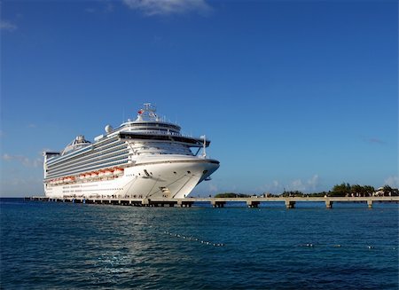 simsearch:400-04793526,k - Luxury cruise ship docked at exotic island destination Stock Photo - Budget Royalty-Free & Subscription, Code: 400-05032671