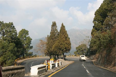 A highway lacet high in the Himalayas mountains. Photographie de stock - Aubaine LD & Abonnement, Code: 400-05041181