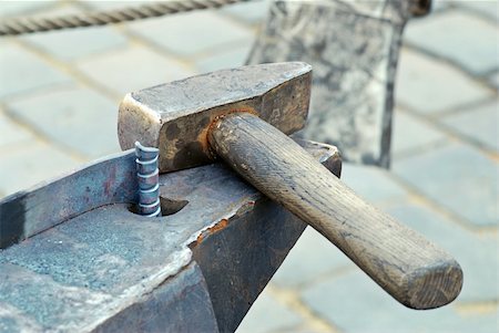 simsearch:400-06560568,k - Hammer lying on the old blacksmith anvil Photographie de stock - Aubaine LD & Abonnement, Code: 400-05057161