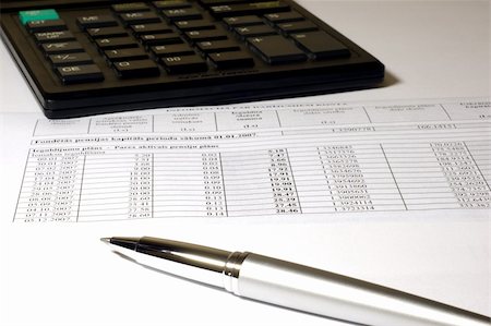 simsearch:400-08408451,k - Pen and calculator against the backdrop of Table, selective focus Stock Photo - Budget Royalty-Free & Subscription, Code: 400-05067575