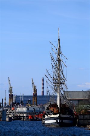 simsearch:400-04433053,k - Sailing ship at the port take off mast. River Neva, Saint-Petersburg, Russia. Stock Photo - Budget Royalty-Free & Subscription, Code: 400-05061539