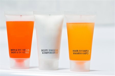 Orange translucent bottles of bath- and showergel Photographie de stock - Aubaine LD & Abonnement, Code: 400-05063383