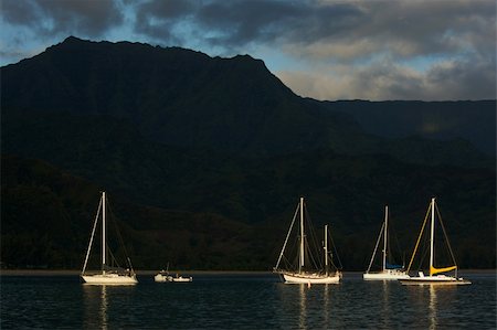 simsearch:400-07748817,k - Sailboats in the Early Morning light on Hanalei Bay, Kauai, Hawaii. Stock Photo - Budget Royalty-Free & Subscription, Code: 400-05072581