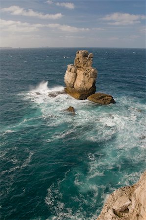 simsearch:400-07091395,k - heavy sea near the rock, the Atlantic Ocean Foto de stock - Super Valor sin royalties y Suscripción, Código: 400-05087083