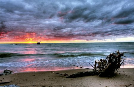 Lake Huron, bounded on the west by the U.S. state of Michigan, and on the east by the province of Ontario, Canada Stock Photo - Budget Royalty-Free & Subscription, Code: 400-05083725