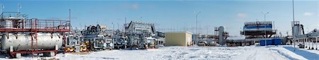 simsearch:400-04027574,k - Fuel and gas refinery at winter. Panorama shot Stock Photo - Budget Royalty-Free & Subscription, Code: 400-05092852