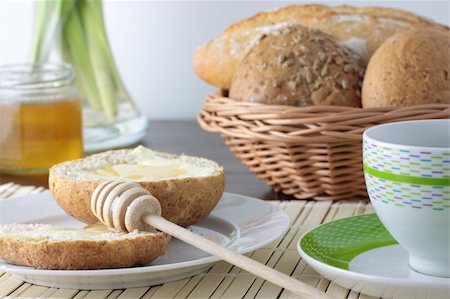 simsearch:400-05135233,k - Fresh bread With Honey, cup of cofee And Green Apples Foto de stock - Super Valor sin royalties y Suscripción, Código: 400-05106801
