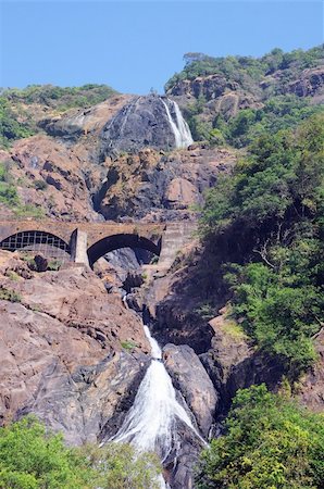 Dudhsagar waterfall in jungle forest in India (GOA, Karnataka) Photographie de stock - Aubaine LD & Abonnement, Code: 400-05103032