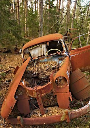 An old car found in the forest Stock Photo - Budget Royalty-Free & Subscription, Code: 400-05103295