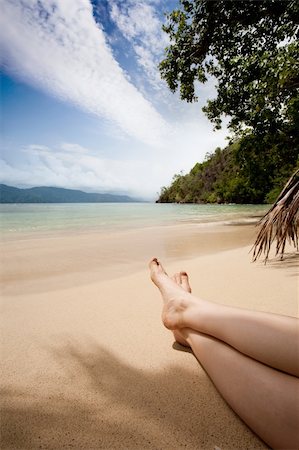 simsearch:400-04127648,k - A pair of female legs in the tropics on a beach Photographie de stock - Aubaine LD & Abonnement, Code: 400-05103661