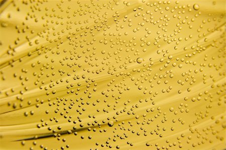 simsearch:622-07519538,k - Small bubbles in water with golden background Stock Photo - Budget Royalty-Free & Subscription, Code: 400-05116494