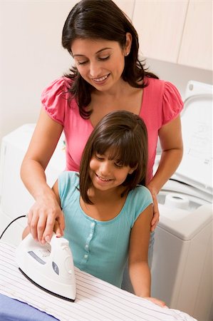 simsearch:400-07902993,k - Mother And Daughter Ironing Photographie de stock - Aubaine LD & Abonnement, Code: 400-05124210