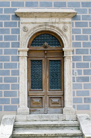 simsearch:400-04990381,k - Old wooden door with decorated glasses. Italian style Stock Photo - Budget Royalty-Free & Subscription, Code: 400-05129351