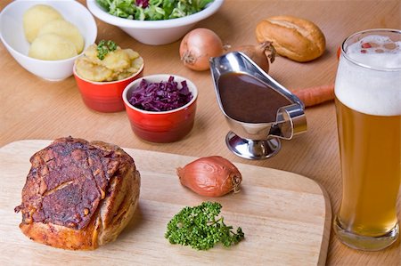 simsearch:400-04684204,k - traditional bavarian roast pork with beer sauce and dumplings Photographie de stock - Aubaine LD & Abonnement, Code: 400-05121506